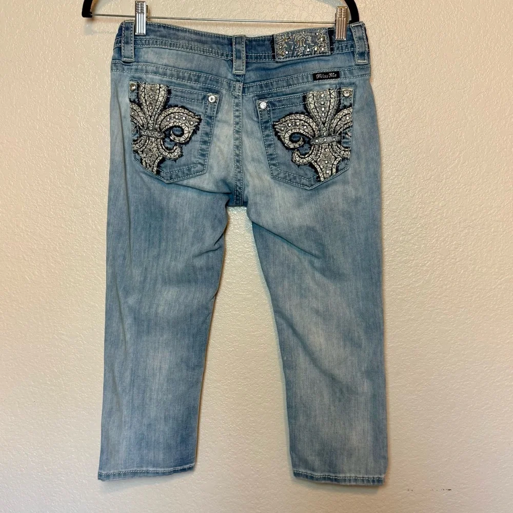 Miss Me Embellished Signature Cuffed Capri Jeans Distressed Light Wash Blue 28